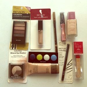 NWT-10 piece Revlon makeup bundle. Brand new.